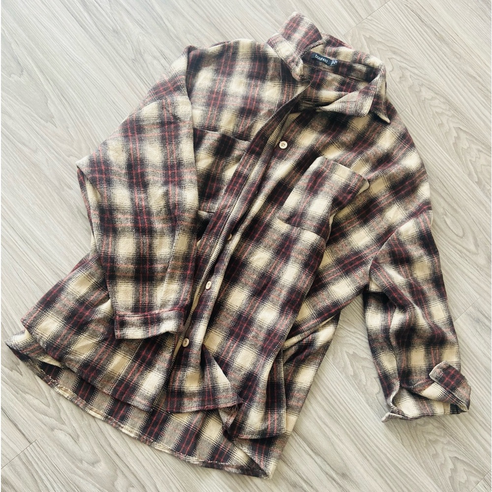 (L) Boohoo oversized plaid top.